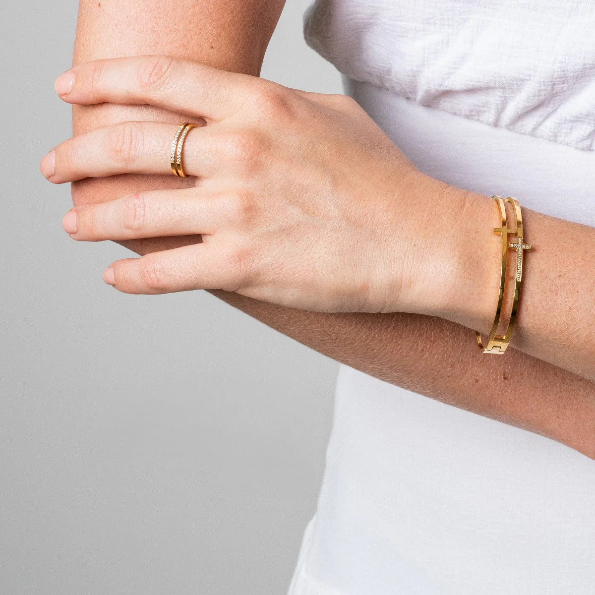 STONE CROSS BRACELET - Rinsedlight