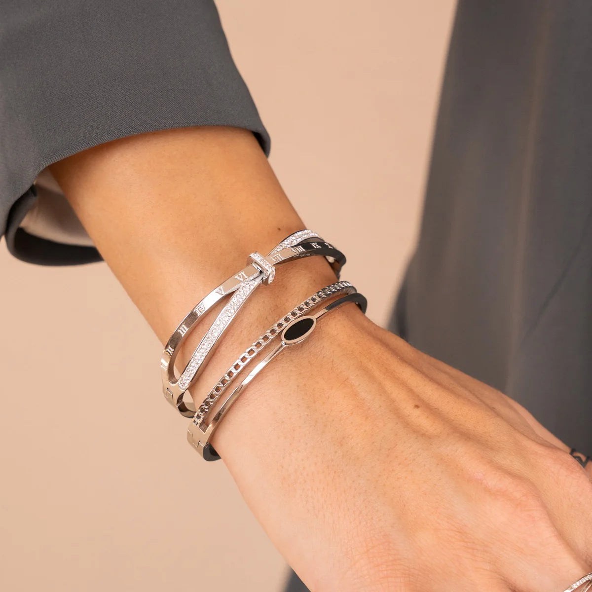 GLOW LINE SLEEK BRACELET - Rinsedlight
