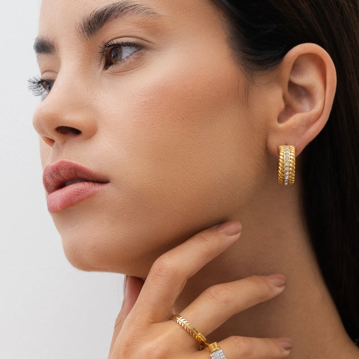 CURB CHAIN STONE HOOP EARRINGS - GOLD - Rinsedlight