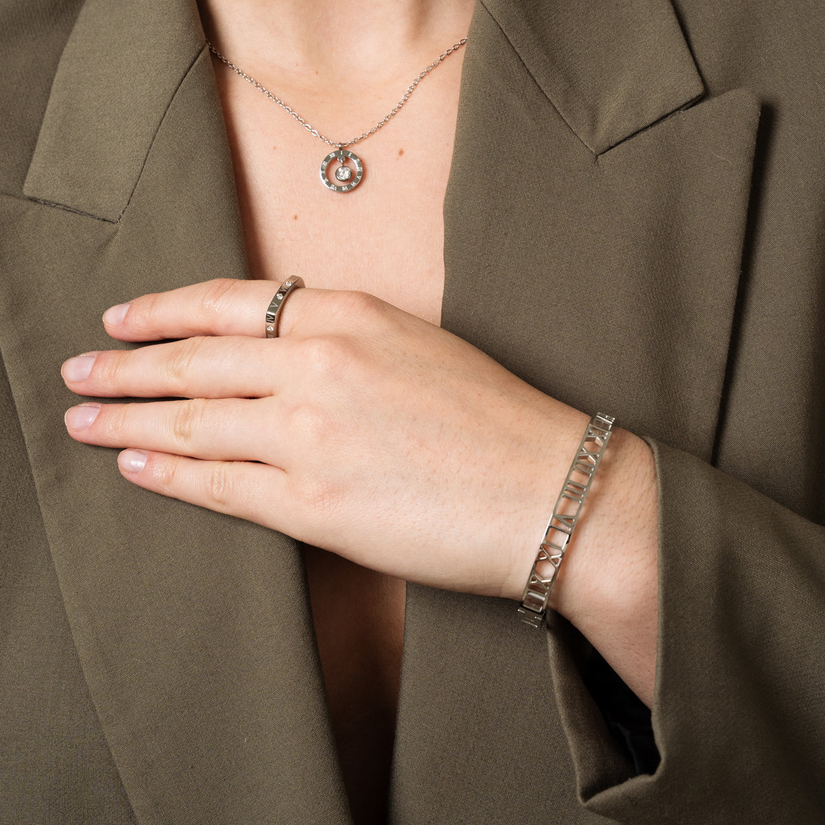 ROMAN NUMERALS BRACELET - Rinsedlight